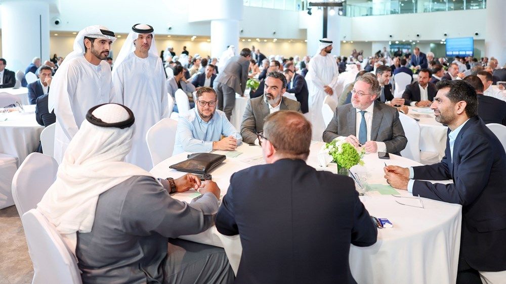حمدان بن محمد يلتقي قادة الأعمال في دبي لبحث تسريع الزخم الاقتصادي وتعزيز المرونة
