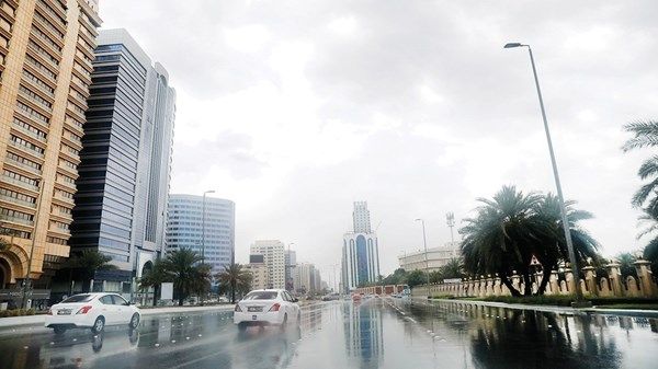 هطول أمطار الخير على مناطق عدة بالدولة