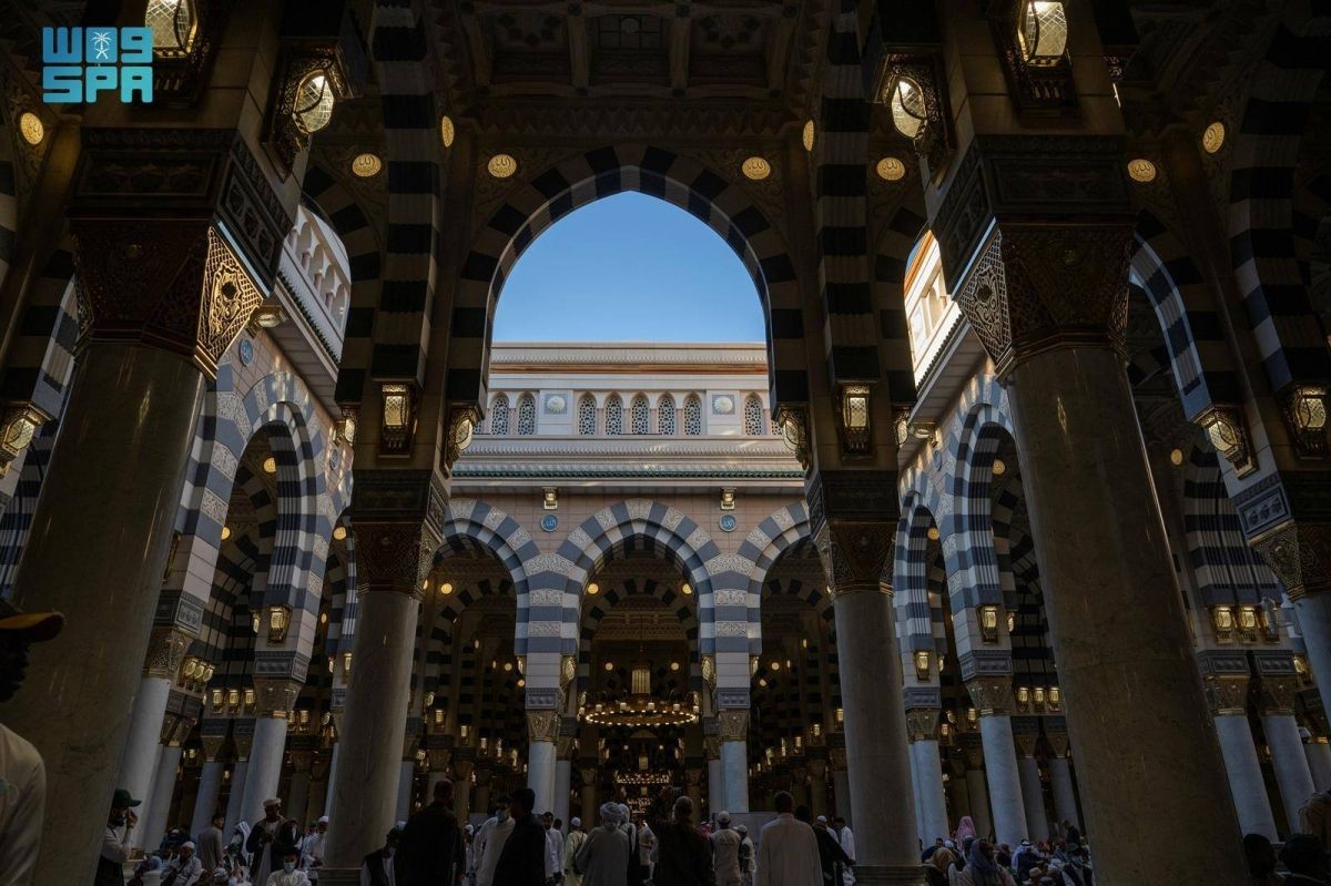 قباب المسجد النبوي والمظلات العملاقة جمال معماري يحقق الراحة للمصلين والزوار