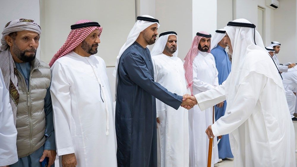 ذياب بن محمد بن زايد يقدِّم واجب العزاء في شهيد الوطن والواجب علي الطنيجي