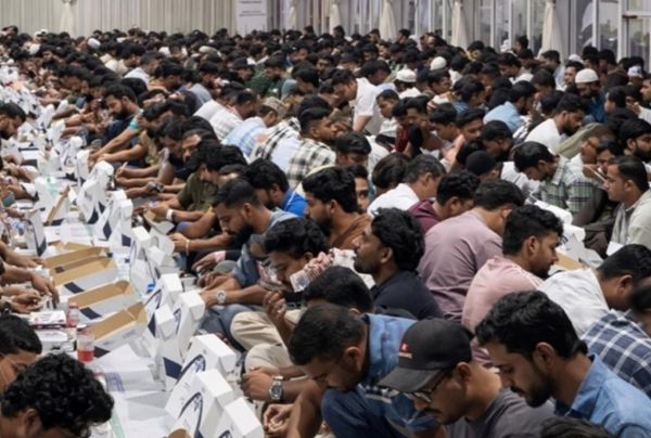 جمارك دبي و"دي بي ورلد الخيرية" توزعان 144 ألف وجبة إفطار