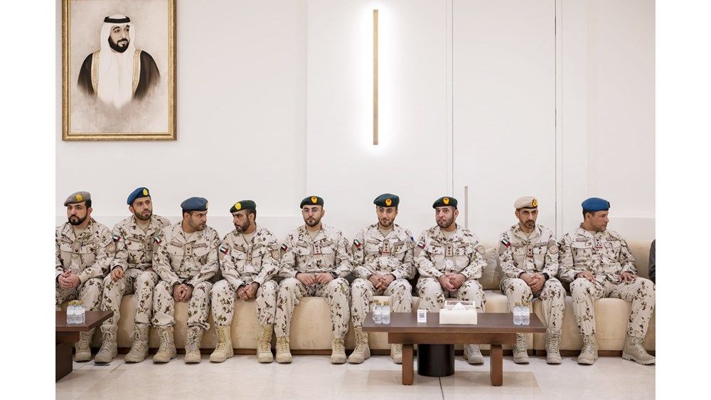 هزاع بن زايد يقدِّم واجب العزاء في شهيد الوطن والواجب سعيد راشد البلوشي