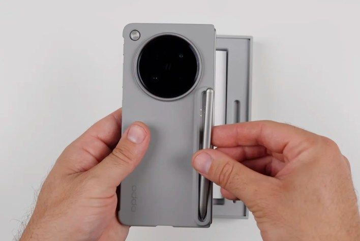 تكنولوجيا: هاتف Find N6 القابل للطي يظهر بتجعد شبه معدوم للشاشة قبل الإطلاق الرسمي