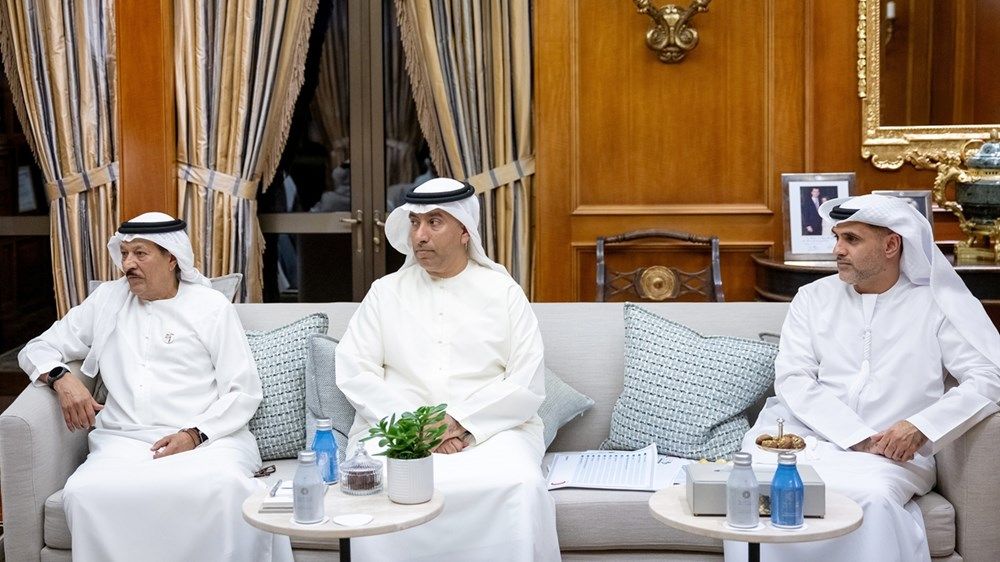 حمدان بن زايد يقف على سير برامج الهلال الأحمر الرمضانية داخل الدولة وخارجها