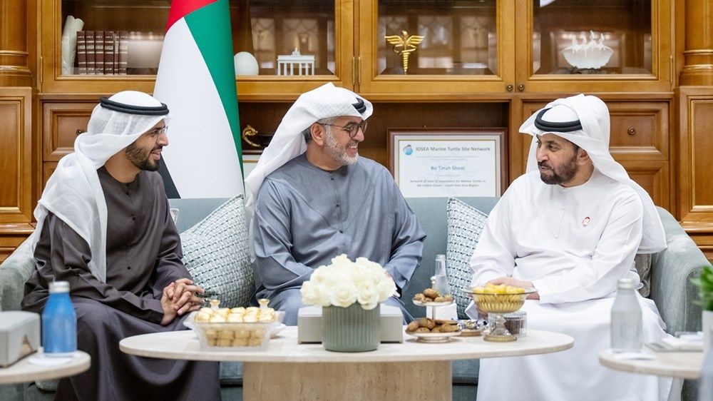 حمدان بن زايد يقف على سير برامج الهلال الأحمر الرمضانية داخل الدولة وخارجها