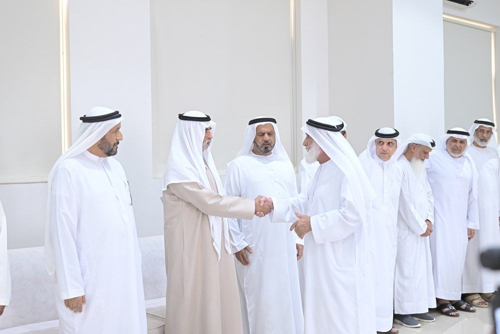 نهيان بن مبارك يقدِّم واجب العزاء في شهيد الوطن والواجب علي صالح الطنيجي