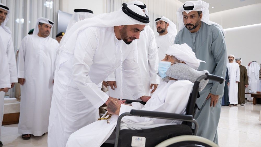 سيف بن زايد يقدِّم واجب العزاء في شهيد الوطن والواجب النقيب سعيد البلوشي