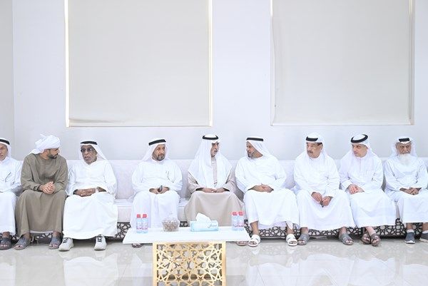 نهيان بن مبارك يقدِّم واجب العزاء في شهيد الوطن والواجب علي صالح الطنيجي