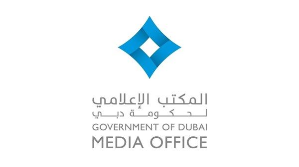 الجهات المختصة في دبي تتعامل مع حادث بسيط على واجهة أحد المباني على طريق الشيخ زايد نتيجة اعتراض ناجح