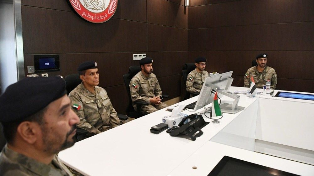 قائد عام شرطة أبوظبي يطلع على مستوى الجاهزية في مركز الدفاع المدني بمدينة شخبوط