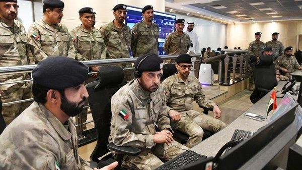 قائد عام شرطة أبوظبي يطلع على مستوى الجاهزية في مركز الدفاع المدني بمدينة شخبوط