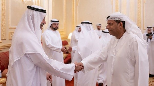 حمد الشرقي يستقبل المهنئين بشهر رمضان بحضور ولي العهد