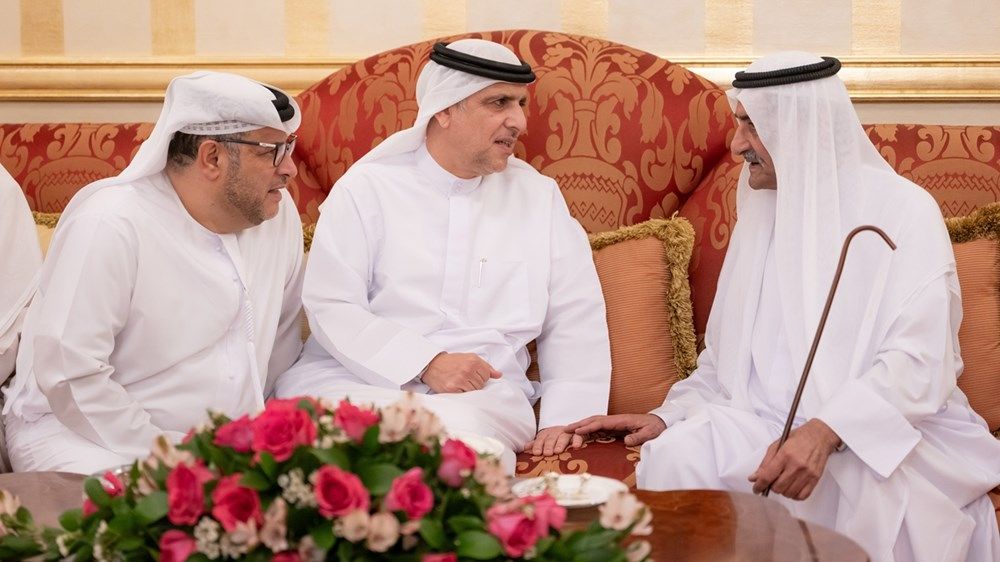 حمد الشرقي يستقبل المهنئين بشهر رمضان بحضور ولي العهد