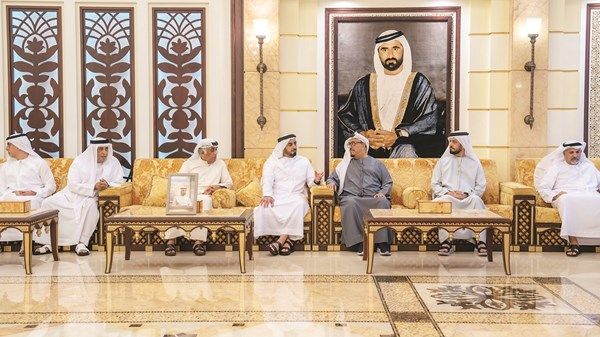سيف بن زايد يعزي ضاحي خلفان في وفاة عمته