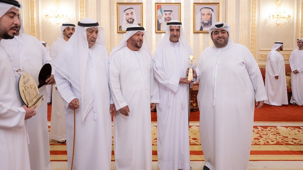 حمد الشرقي يستقبل فريق مسرح دبا للثقافة والفنون الفائز بجوائز مهرجان «الدن» الدولي للمسرح في مسقط