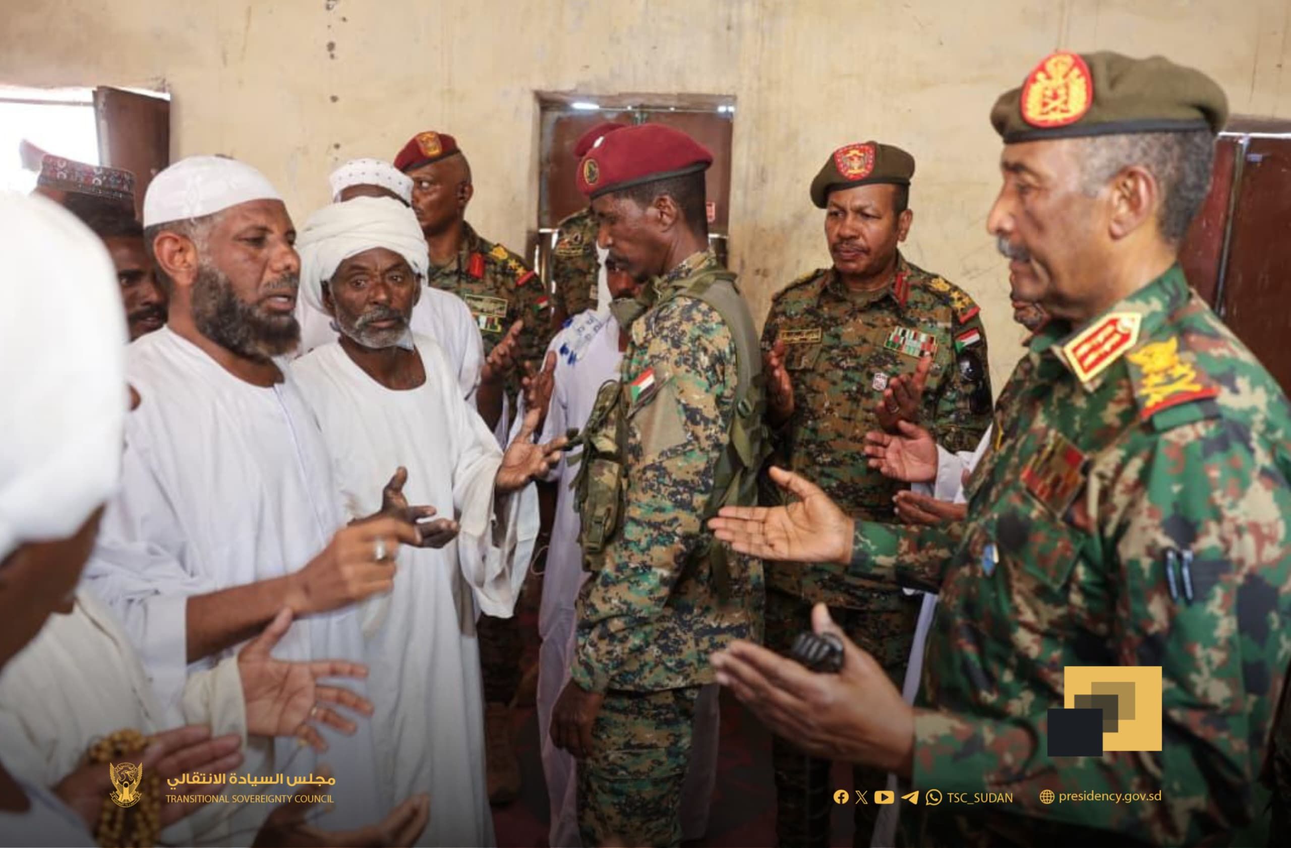 البرهان يؤدي واجب العزاء في شهداء قرية شكيري: لا تعايش مع المتمردين