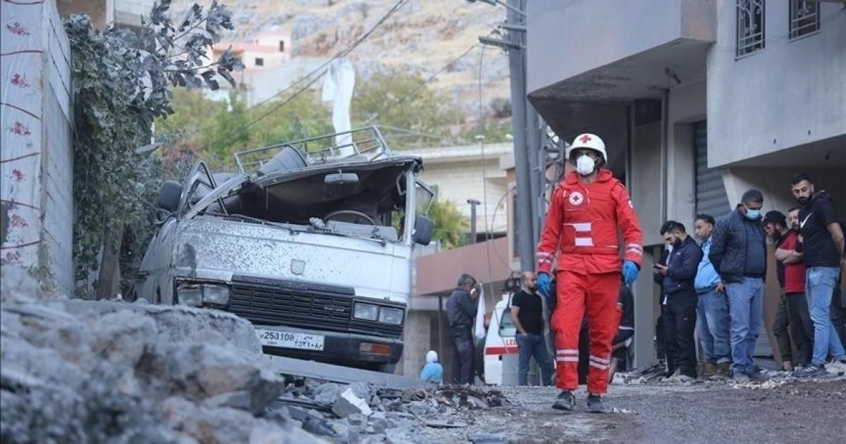 لبنان .. مقتل 11 شخصا بينهم مسعفان وطفلة بغارات إسرائيلية