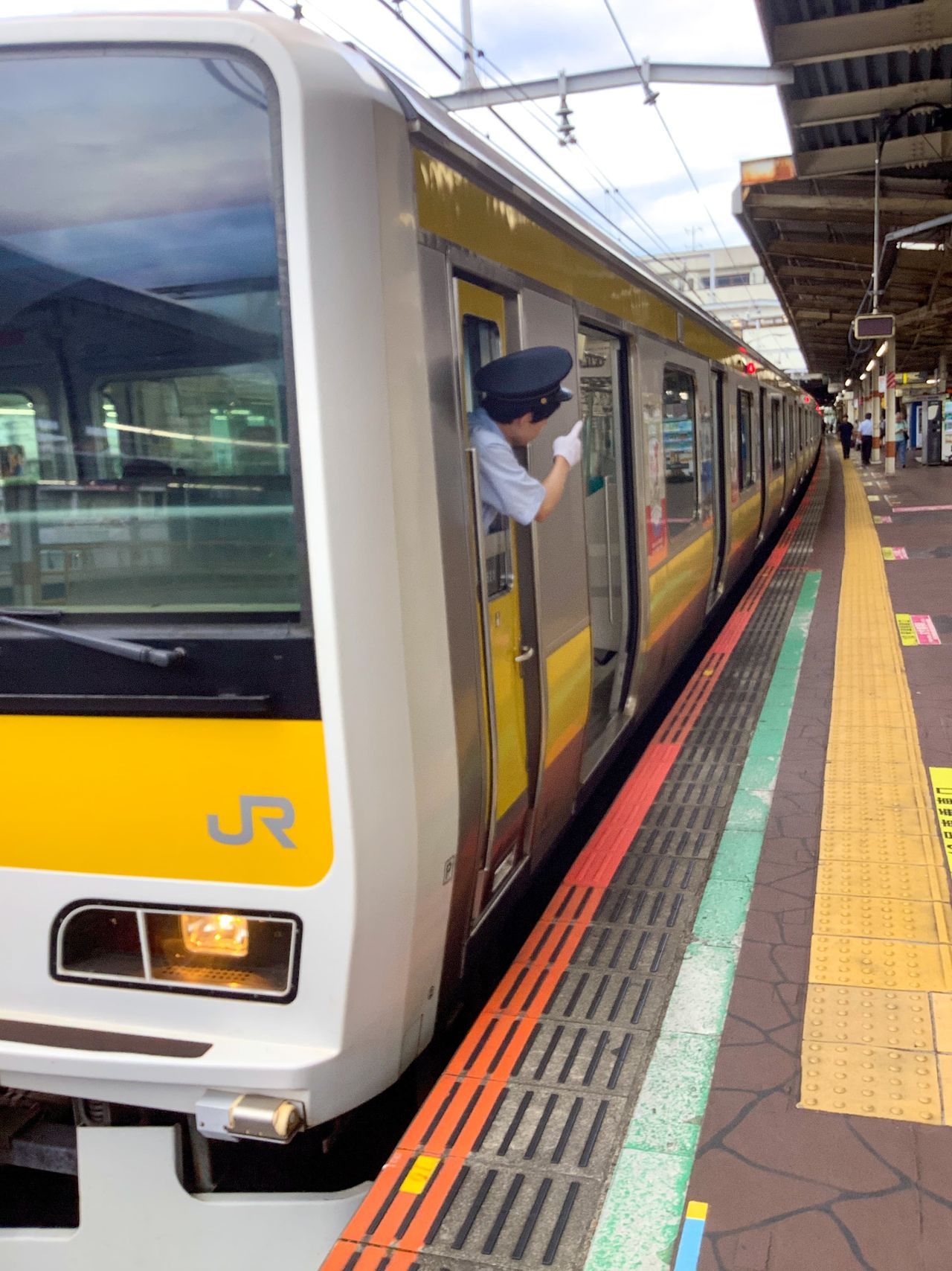 اليابان | «الإشارة والتأكيد اللفظي»… السر الياباني وراء سلامة السكك الحديدية