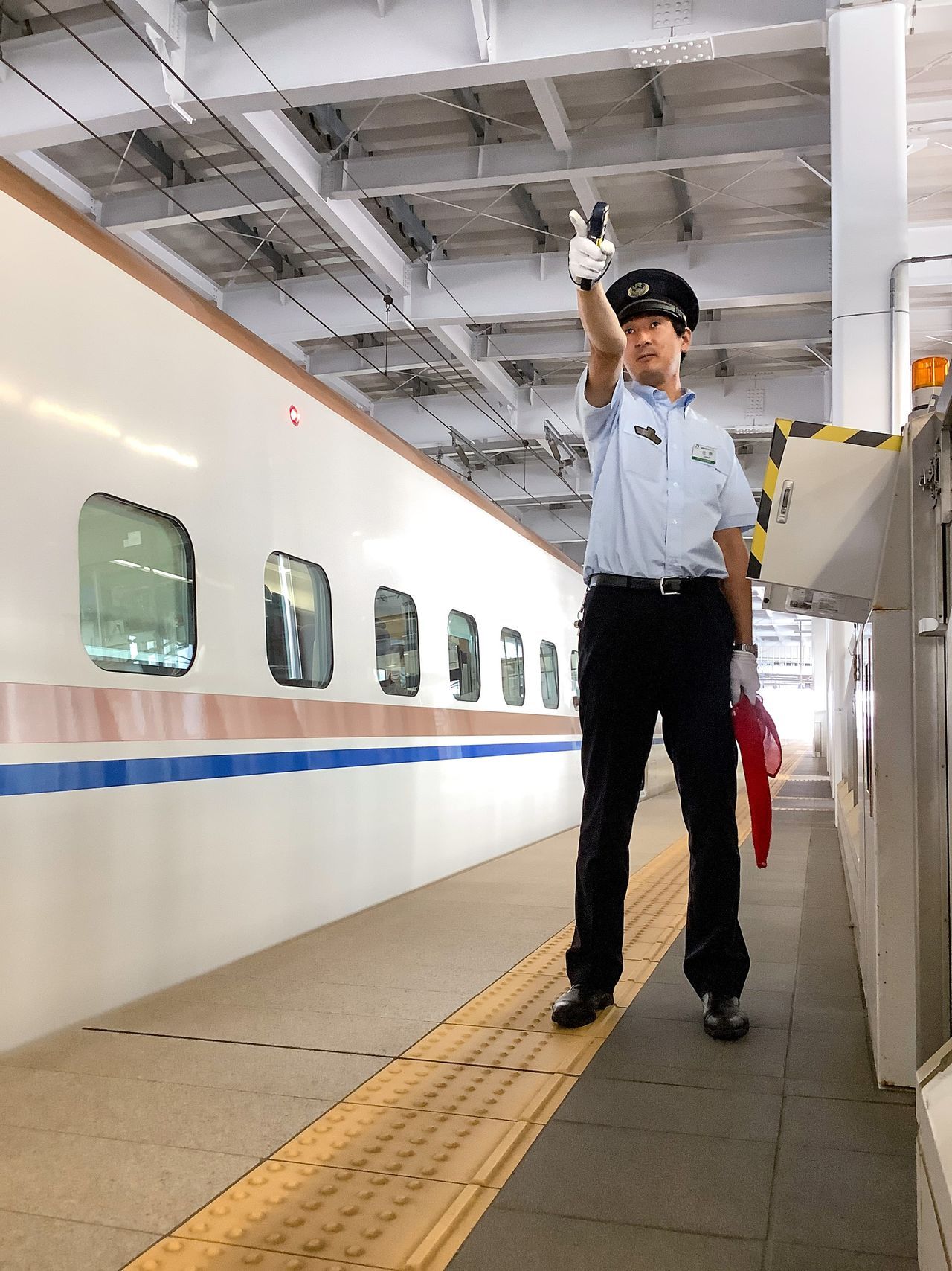 اليابان | «الإشارة والتأكيد اللفظي»… السر الياباني وراء سلامة السكك الحديدية