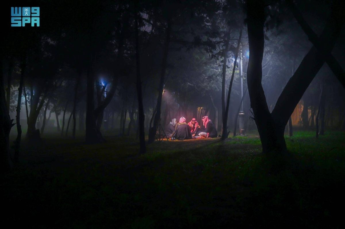 غابة رغدان بالباحة تستقطب 
الأهالي والزوار للإفطار في أحضان الطبيعة