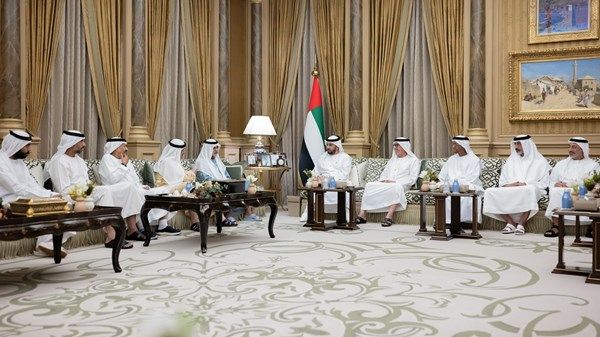 حمدان بن زايد يستقبل المهنئين بالعشر الأواخر من رمضان