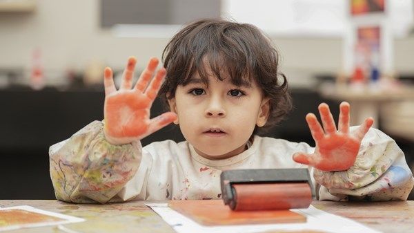 «دام الأمان» منظومة متكاملة لحماية الطفل في أبوظبي