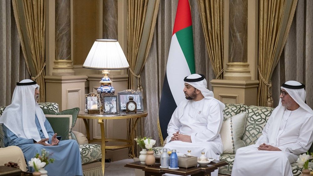 حمدان بن زايد يستقبل المهنئين بالعشر الأواخر من رمضان