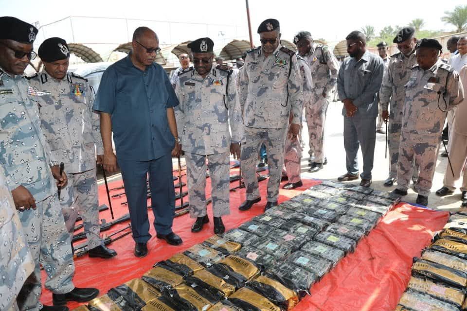 ضبط 238 كجم من “الآيس” وأسلحة بجانب نحاس بولاية البحر الاحمر