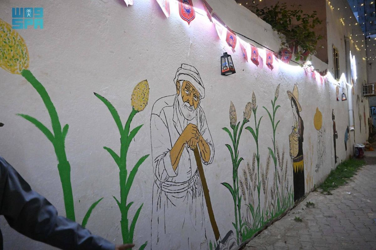 أبوعريش.. شوارع تتزين بالأنوار وتستعيد ذاكرة البيوت القديمة