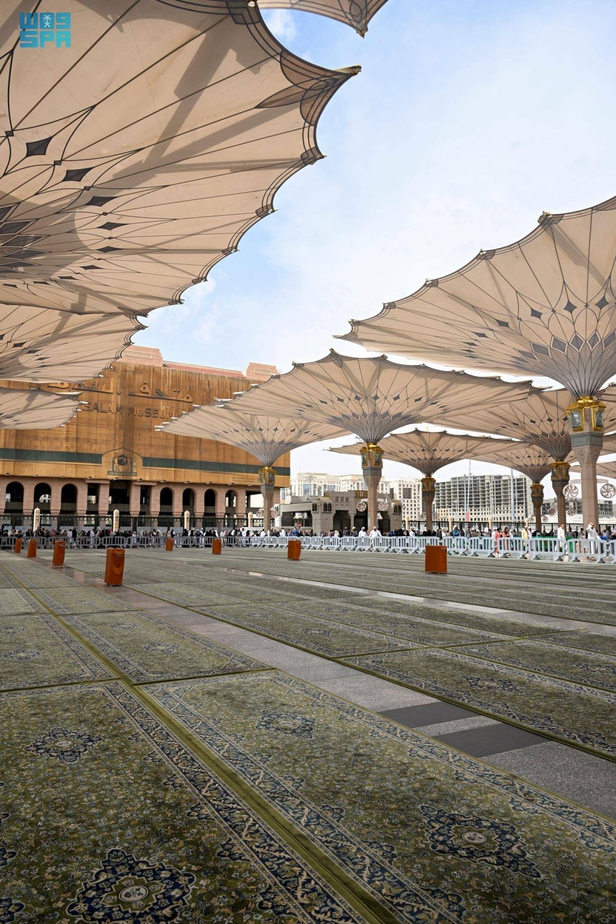 منظومة متكاملة للعناية بسجاد المسجد النبوي تواكب كثافة المصلين