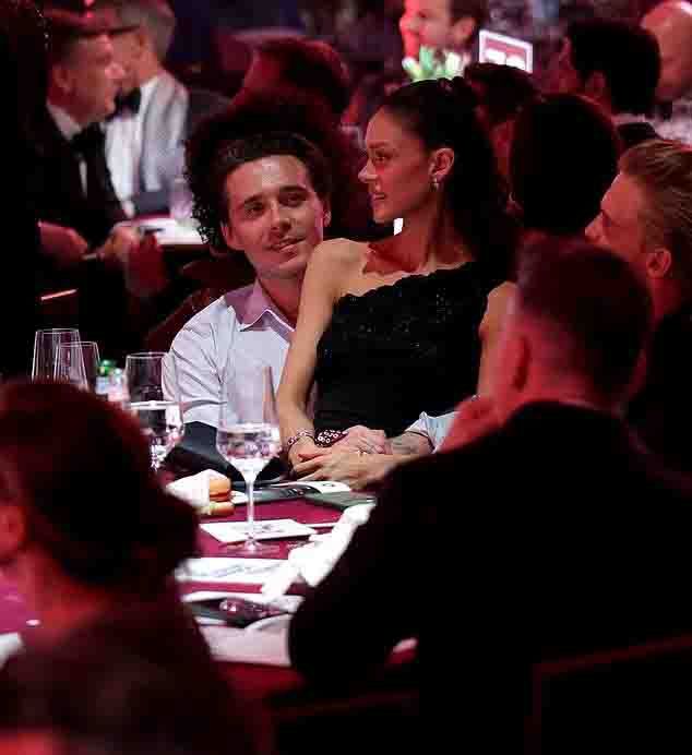 هل حاول إلتون جون التوسط بين بروكلين بيكهام وعائلته خلال حفل الأوسكار؟ إليكم التفاصيل