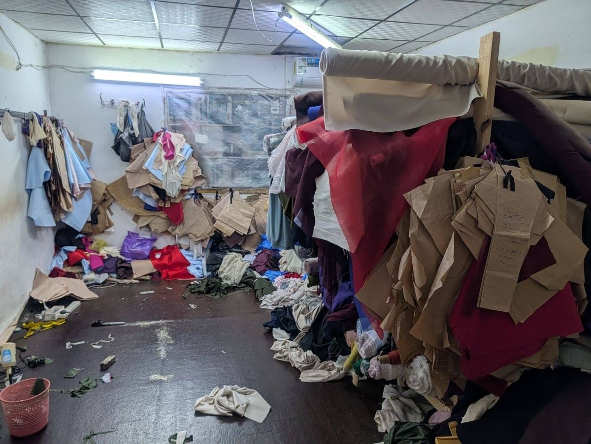 أمانة جدة تضبط موقعين مخالفين استُغلا كمعامل خياطة عشوائية بحي العزيزية