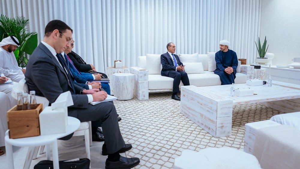 عبدالله بن زايد يستقبل وزير الخارجية المصري