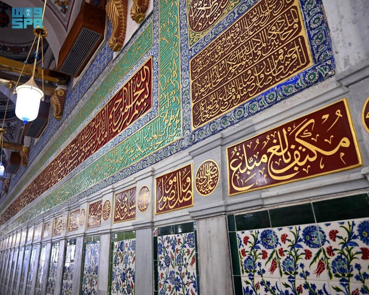 الجدار القبلي في المسجد النبوي.. يجسد جمال الزخارف الإسلامية