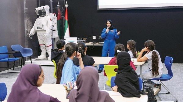 «محمد بن راشد للفضاء» يقرّب علوم الفضاء إلى عقول الشباب