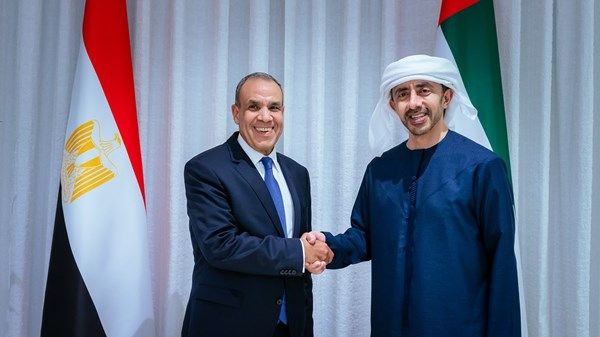 عبدالله بن زايد يستقبل وزير الخارجية المصري