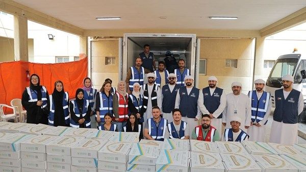 «فطور حمدان الخيري» يوزع 2000 وجبة إفطار على العمال بجبل علي