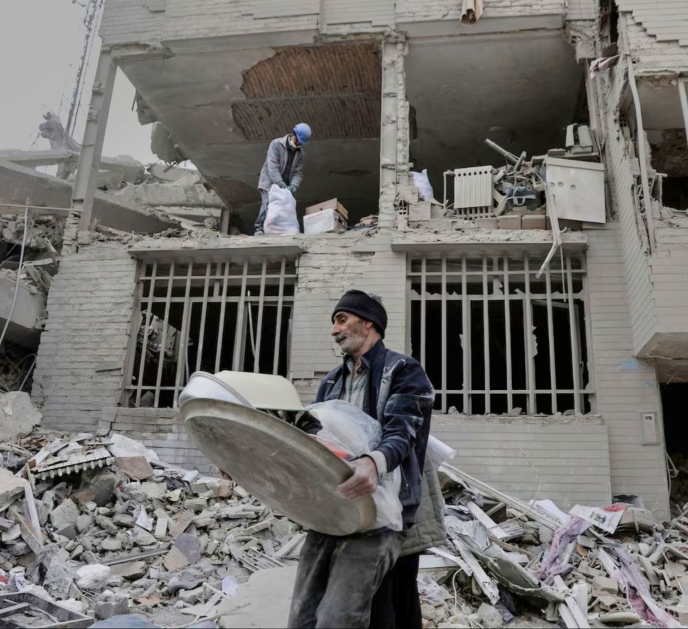 إيران تهدد المصالح الأمريكية وتقصف المنشآت المدنية الخليجية