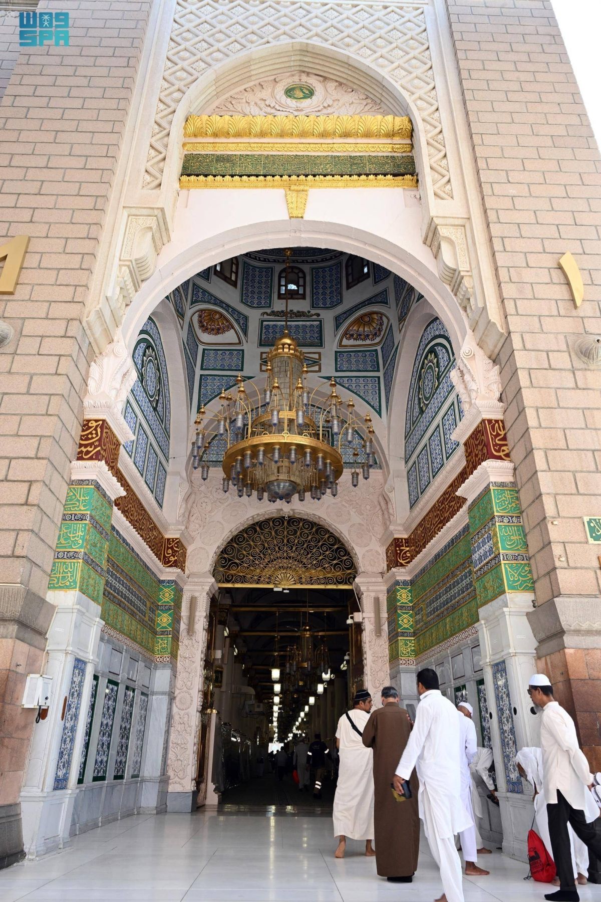 إتاحة خدمة الكترونية لمعرفة حالة كثافة ممر السلام على النبي