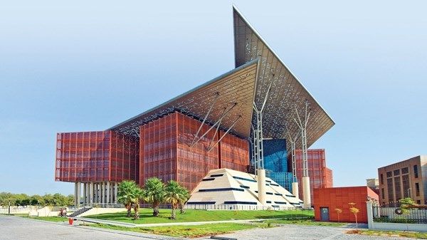 قضاء أبوظبي تحدد مواعيد الاتصال المرئي لنزلاء مراكز الإصلاح خلال عيد الفطر