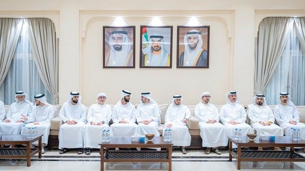 حميد بن عمار وراشد بن عمار يقدمان واجب العزاء في وفاة عبدالله مبارك المزروعي