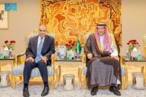 وصول وزير الخارجية المصري إلى الرياض في زيارة رسمية