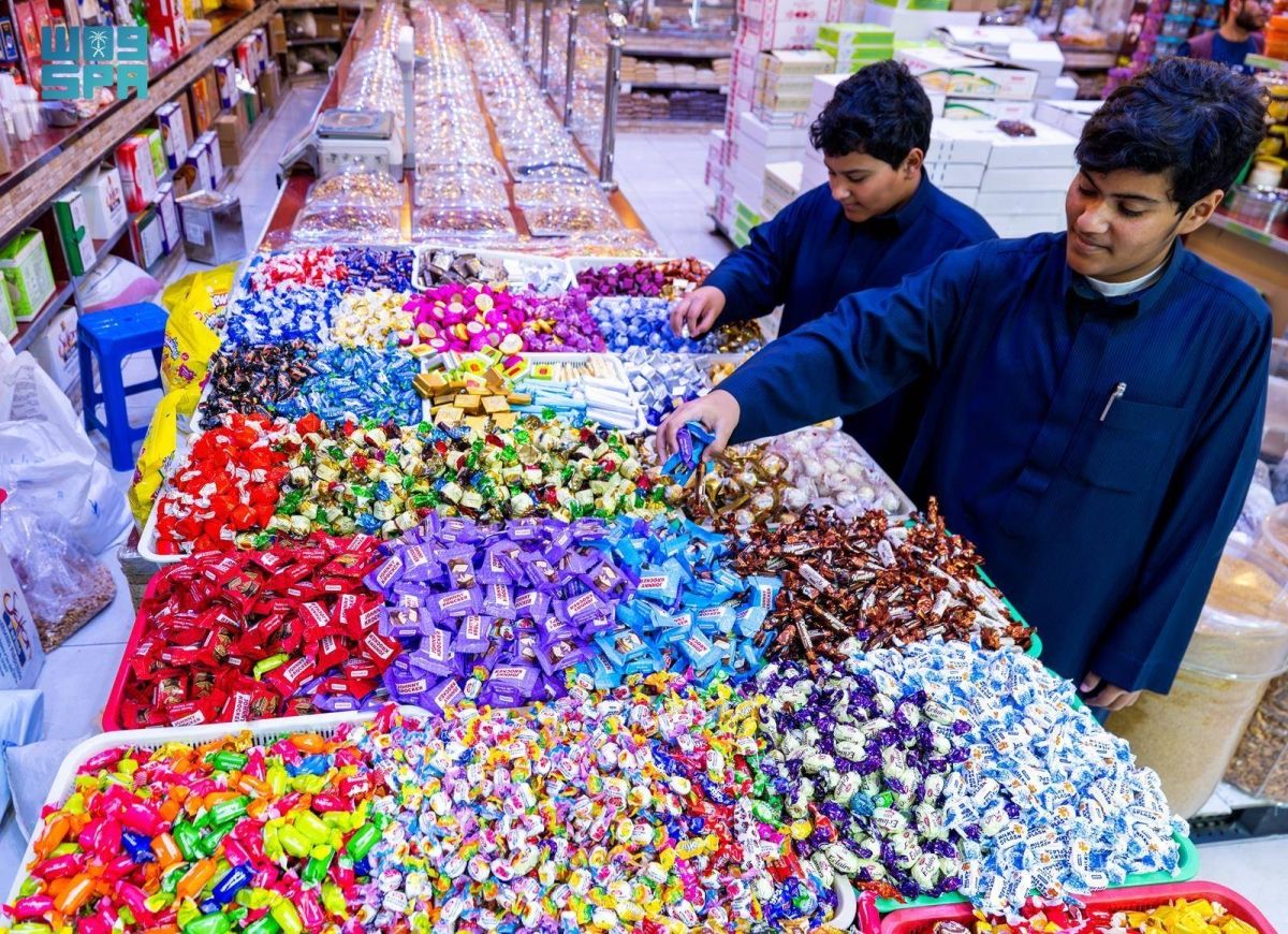 حلويات العيد.. تقليد اجتماعي يعزز أجواء الفرح في أسواق جدة