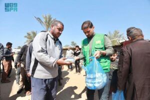 الوجبات الغذائية في غزة.. مركز الملك سلمان للإغاثة يوزّع 24 ألف وجبة على النازحين في رمضان