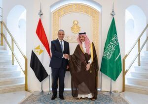 وصول وزير الخارجية المصري إلى الرياض في زيارة رسمية