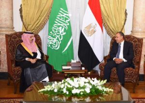 وزيرا خارجية السعودية ومصر يبحثان مستجدات الأوضاع الإقليمية هاتفياً