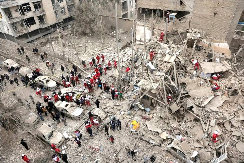 قاذفات أمريكا تدك طهران ومسيرات الثوري تستهدف الخليج