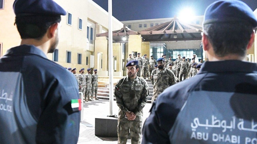 قائد عام شرطة أبوظبي يزور قطاع المهام الخاصة ويطلع على مستوى الجاهزية
