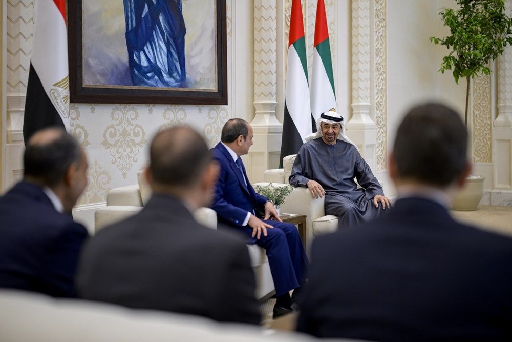 رئيس الدولة والرئيس المصري يبحثان علاقات التعاون والتطورات الإقليمية