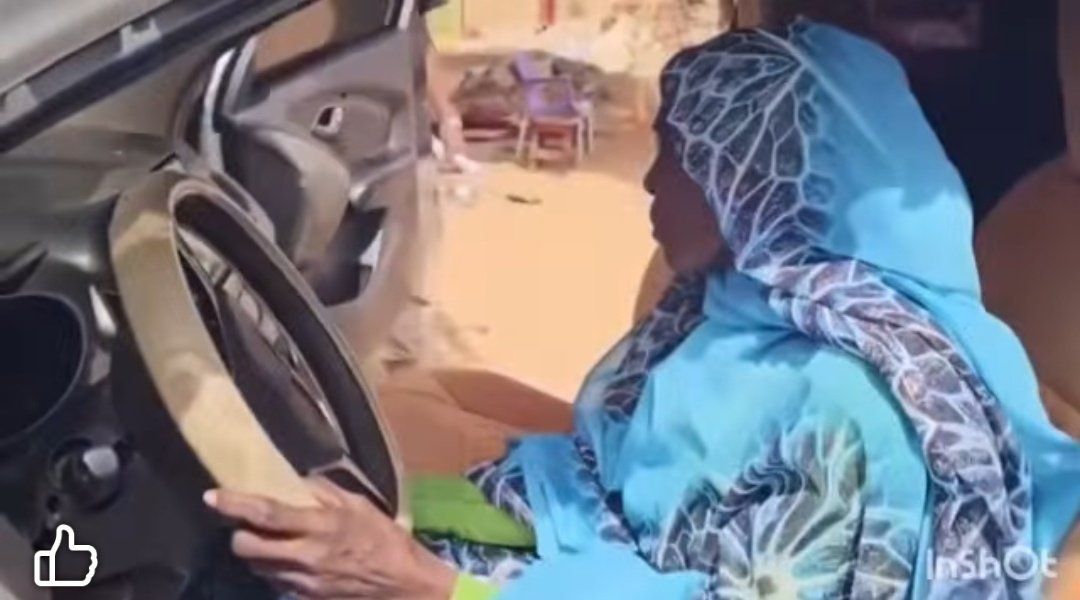 شاهد بالفيديو.. مليشيا الدعم السريع تهدي فنانة “سيارة” بعد أن اتهمت أفراد المليشيا بسرقة منزلها ومنازل المواطنين بالفاشر وساخرن: (العربية مشفشفة يا فنانة)